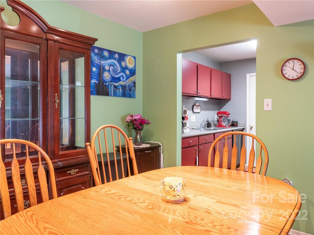 5012 Sardis Road, Unit E Charlotte, NC 28270 - Photo 12 of 31 Gallery Image 12
