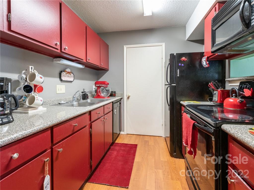 5012 Sardis Road, Unit E Charlotte, NC 28270 - Photo 13 of 31 Gallery Image 13