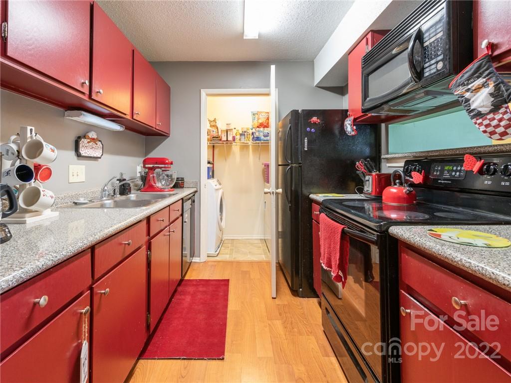 5012 Sardis Road, Unit E Charlotte, NC 28270 - Photo 15 of 31 Gallery Image 15