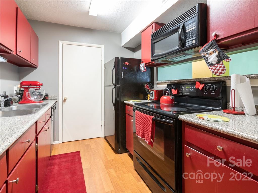 5012 Sardis Road, Unit E Charlotte, NC 28270 - Photo 4 of 31 Gallery Image 4