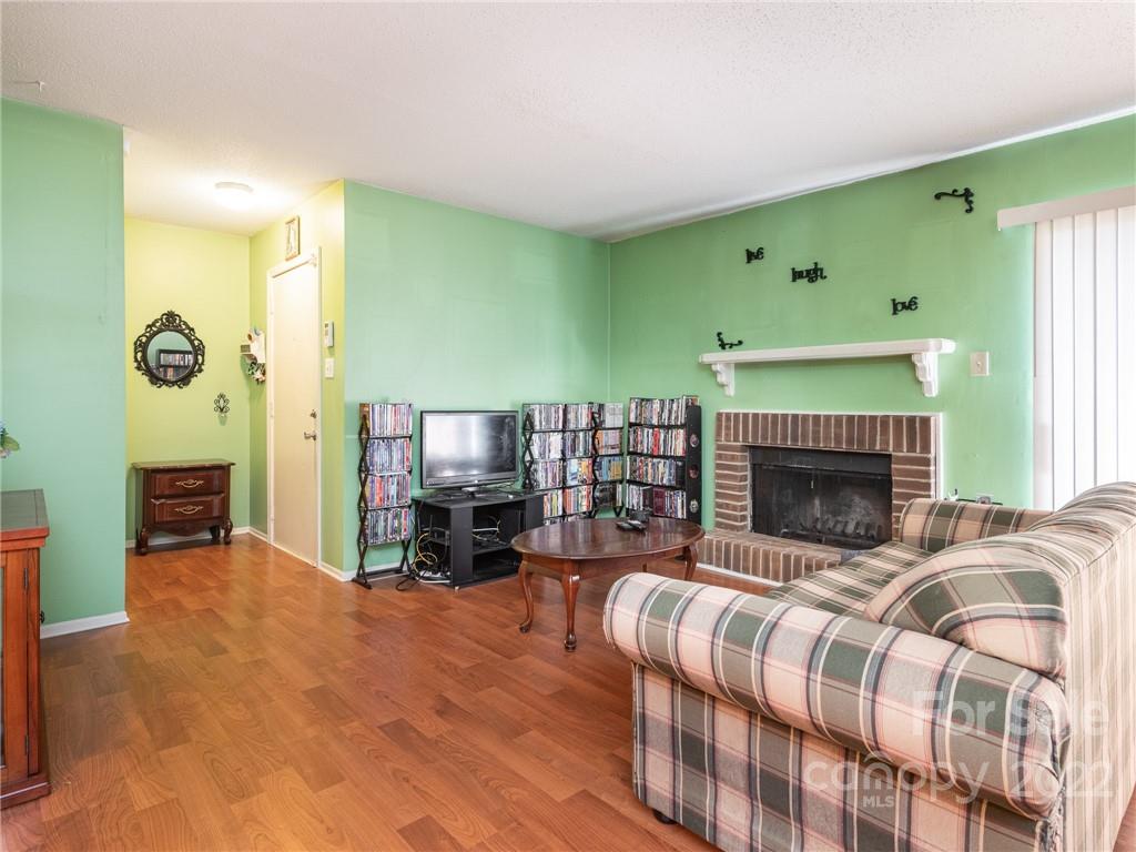 5012 Sardis Road, Unit E Charlotte, NC 28270 - Photo 8 of 31 Gallery Image 8