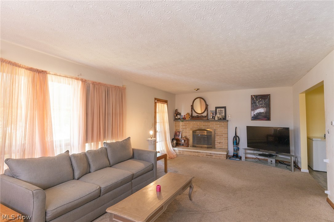 7619 State Road Wadsworth, OH 44281 - Photo 4 of 35