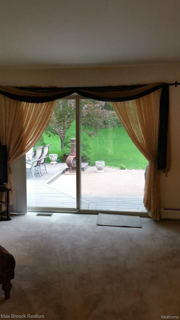734 Lynndale Drive Rochester, MI 48309 - Photo 22 of 37 20150519_152522.jpg