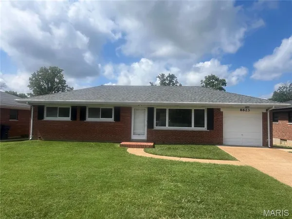 $2,495 | 8623 Villa Crest Drive, St. Louis, MO 63126