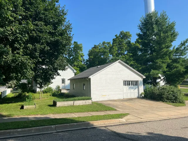$255,000 | 432 South Lincoln Street, Portland, MI 48875