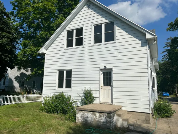 $255,000 | 432 South Lincoln Street, Portland, MI 48875
