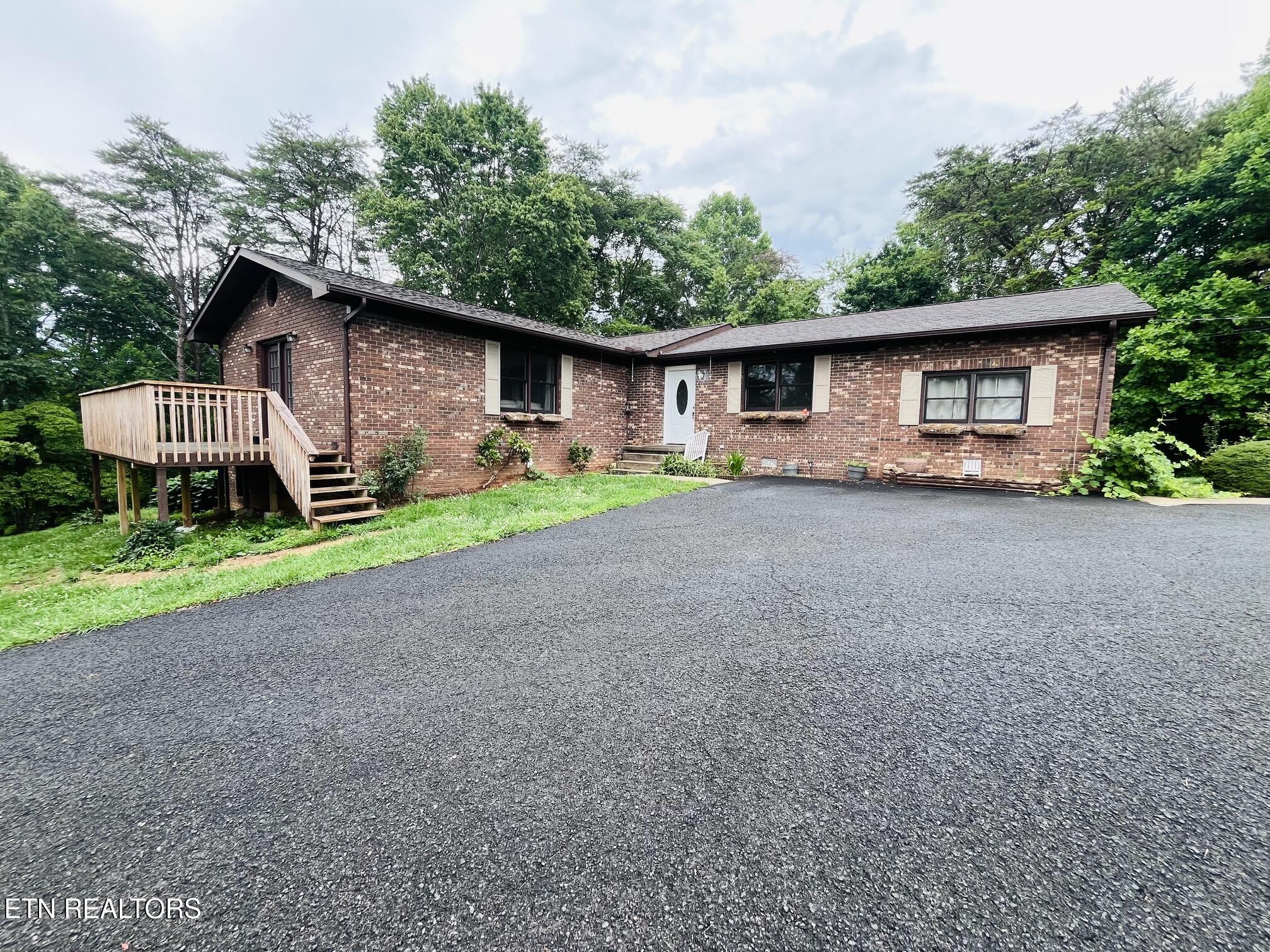 235 Parliament Road Harrogate, TN 37752 - Photo 2 of 37 PR5