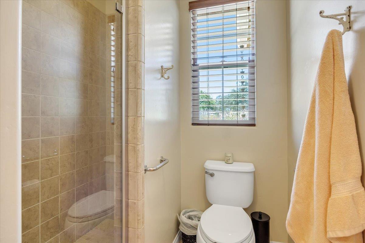 119 Hawkridge Court, Unit 460 Copperopolis, CA 95228 - Photo 52 of 71 Guest Bath