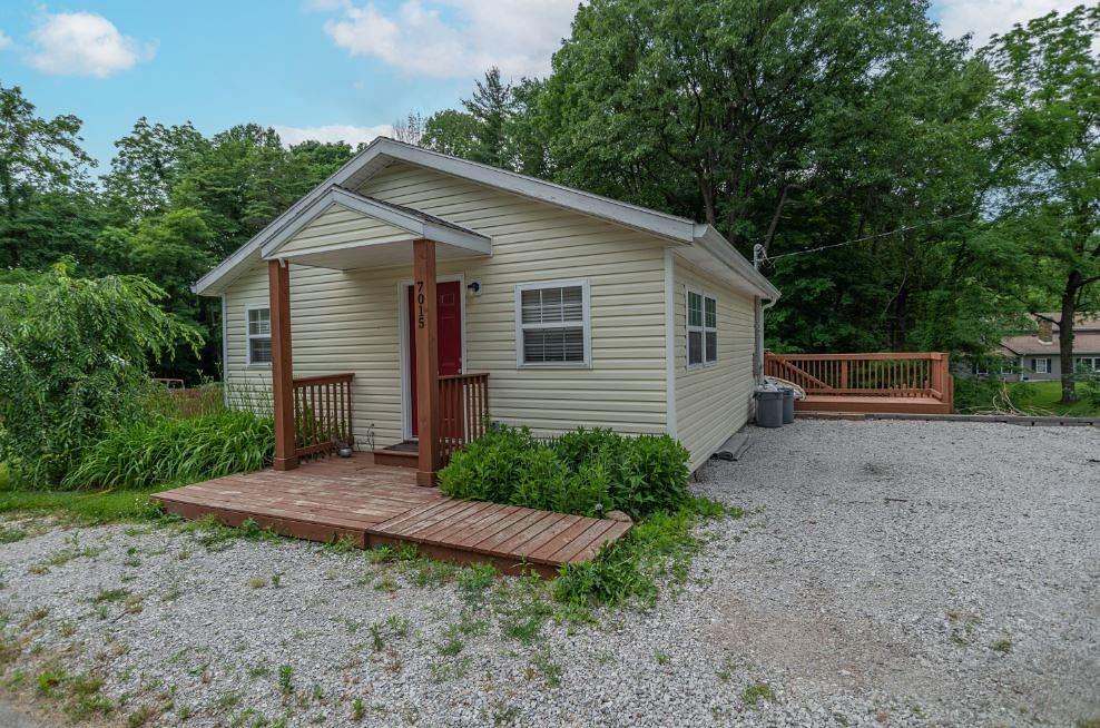 7015 Red Day Road Martinsville, IN 46151 - Photo 2 of 21