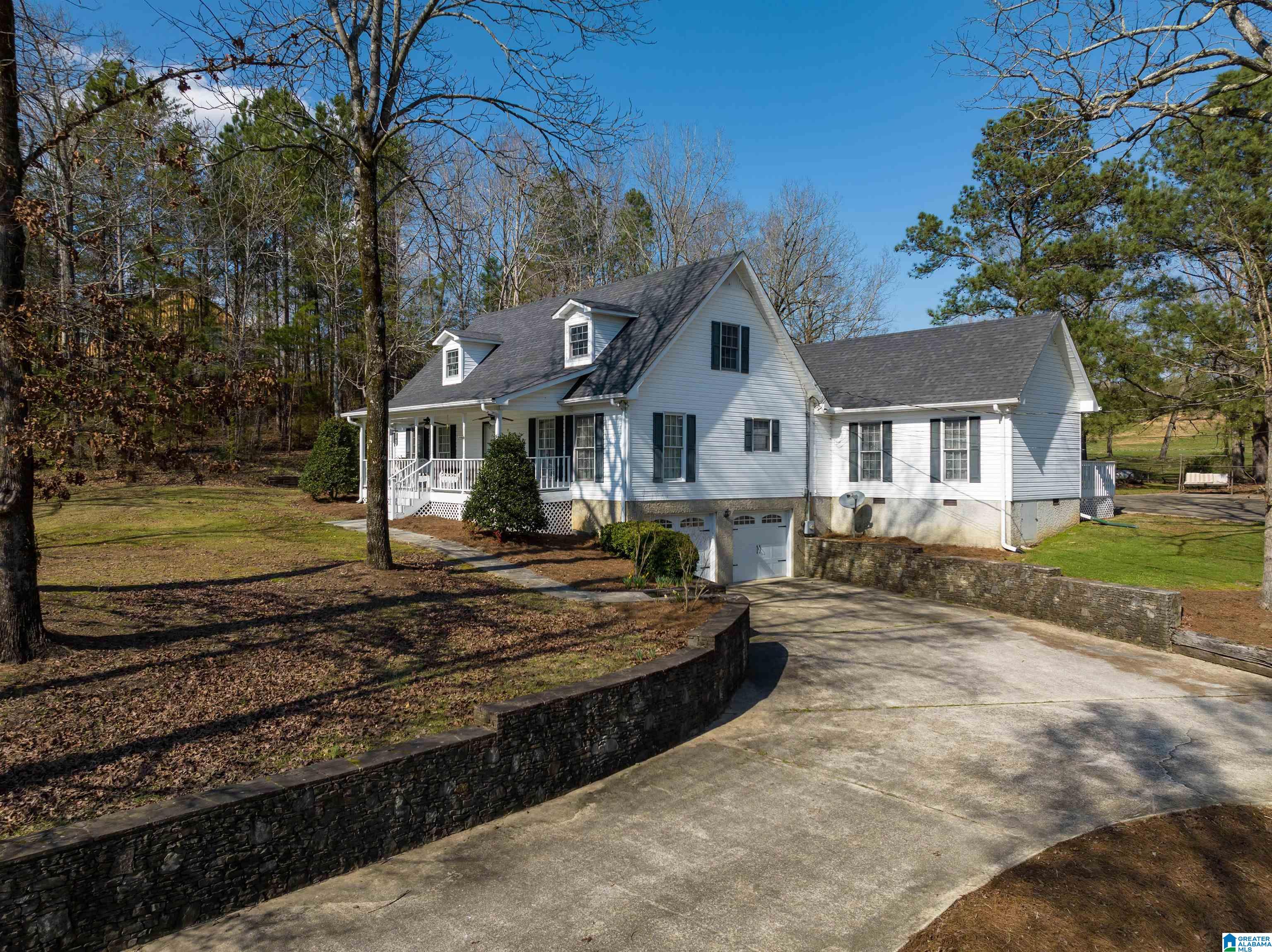 401 Lakeshore Lane Oneonta, AL 35121 - Photo 4 of 24