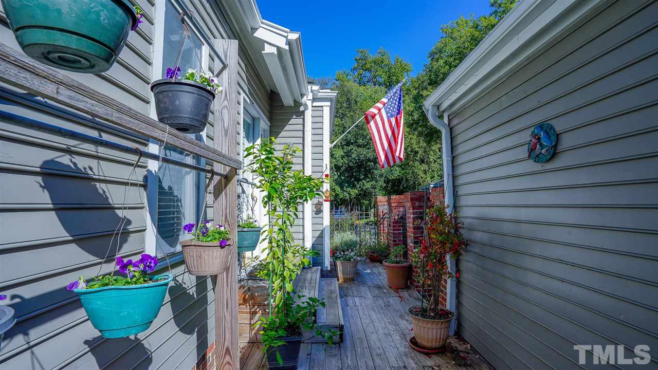 6937 Hunters Way Raleigh, NC 27615 - Photo 2 of 27