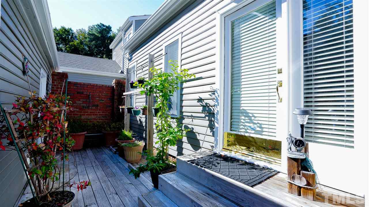 6937 Hunters Way Raleigh, NC 27615 - Photo 3 of 27