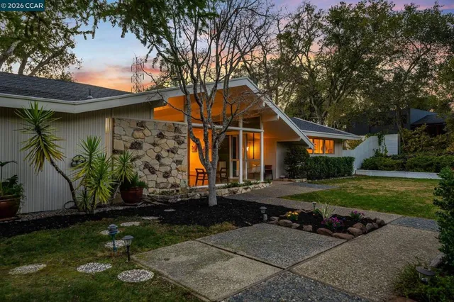 $2,438,000 | 38-38 Vista Del Mar, Orinda, CA 94563