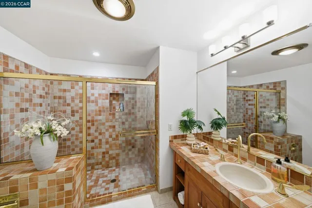 $2,438,000 | 38-38 Vista Del Mar, Orinda, CA 94563