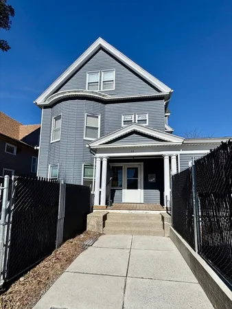 $1,800 | 23 Stoneland Road, Unit 2, Worcester, MA 01603