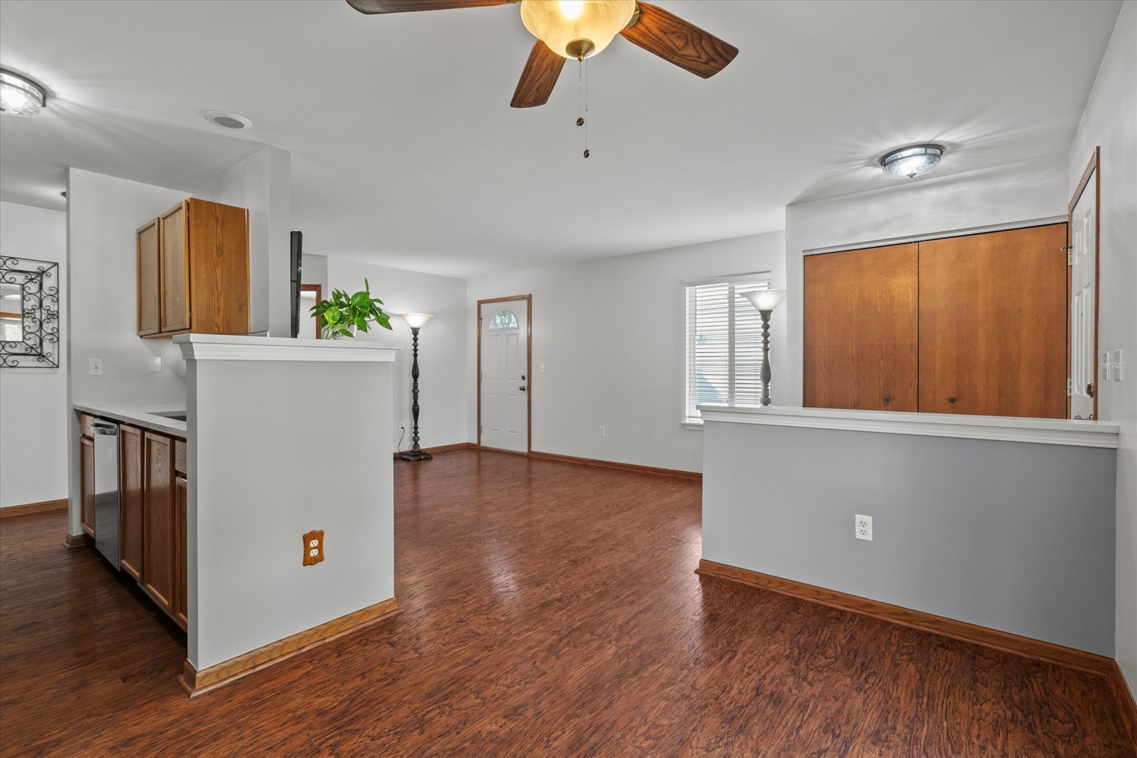 569 Scott Lane Romeoville, IL 60446 - Photo 5 of 30 Gallery Image 5