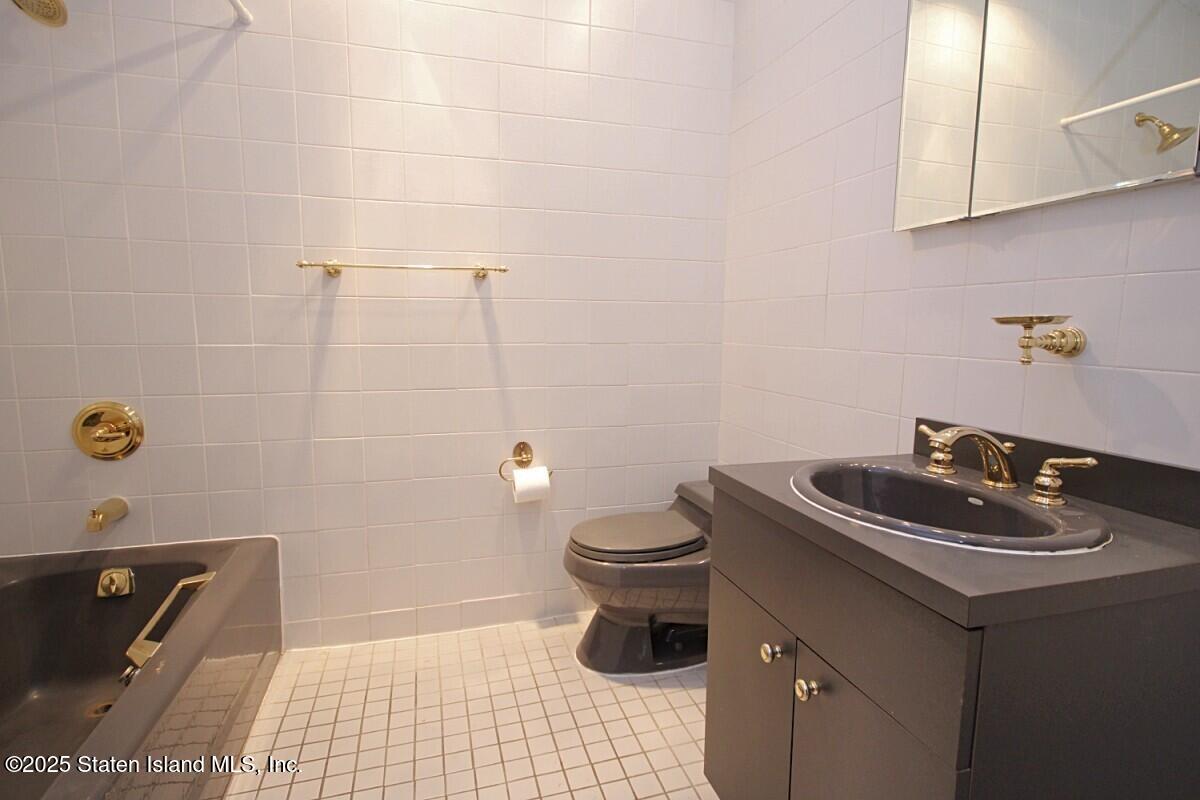 443 Edinboro Road Staten Island, NY 10306 - Photo 17 of 33 27 edinb