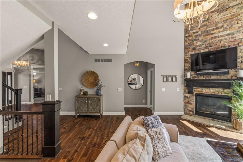 1104 Lakecrest Circle Raymore, MO 64083 - Photo 16 of 94