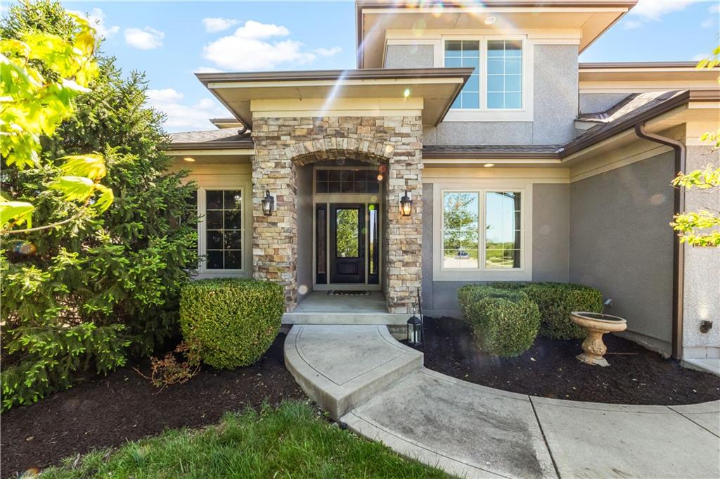 1104 Lakecrest Circle Raymore, MO 64083 - Photo 4 of 94