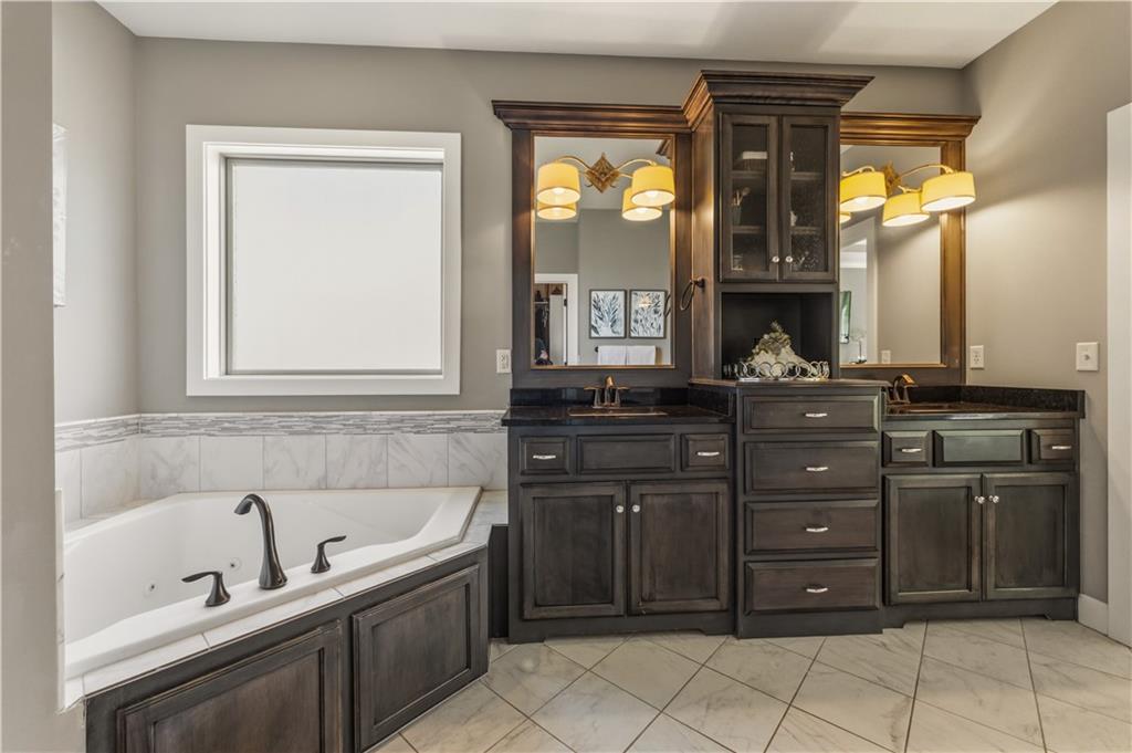 1104 Lakecrest Circle Raymore, MO 64083 - Photo 44 of 94