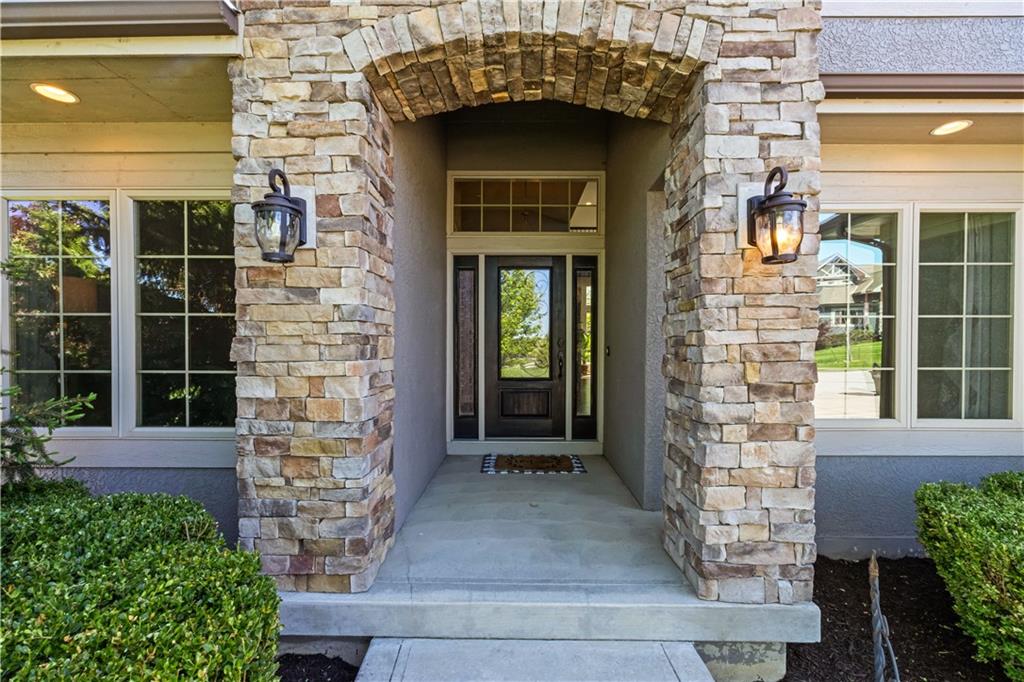 1104 Lakecrest Circle Raymore, MO 64083 - Photo 5 of 94