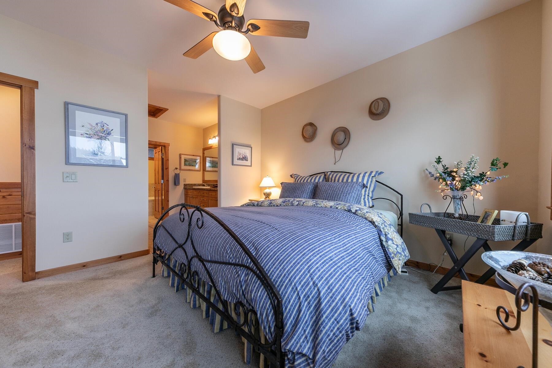 11592 Dolomite Way, Unit 4 Truckee, CA 96161 - Photo 14 of 21 a bedroom with a bed and a chandelier