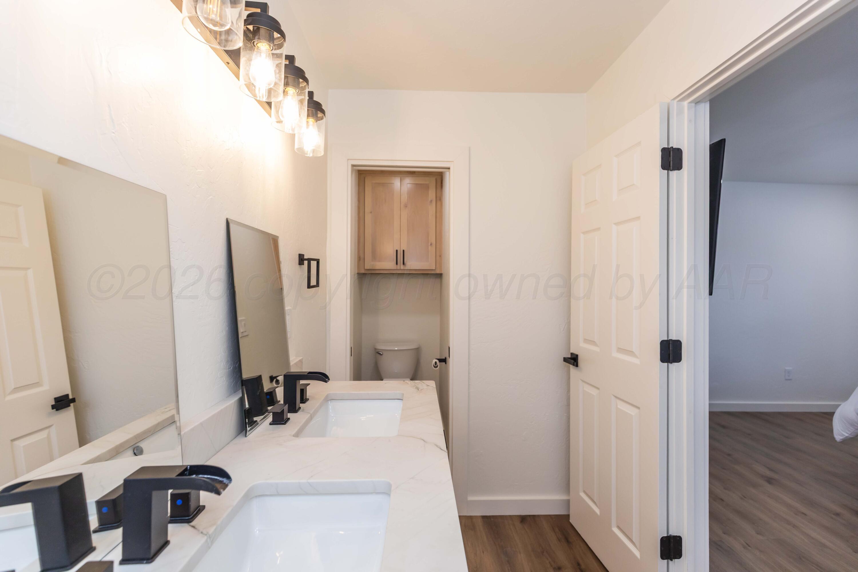 504 High Street Claude, TX 79019 - Photo 28 of 39 a bathroom with a tub sink and mirror
