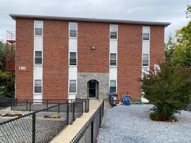 $2,600 | 199 Hoover Road, Unit 2F, Yonkers, NY 10710