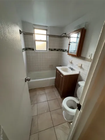 $2,600 | 199 Hoover Road, Unit 2F, Yonkers, NY 10710