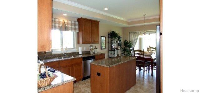 47627 Gloede Road Macomb, MI 48044 - Photo 2 of 3 ranch model kitchen