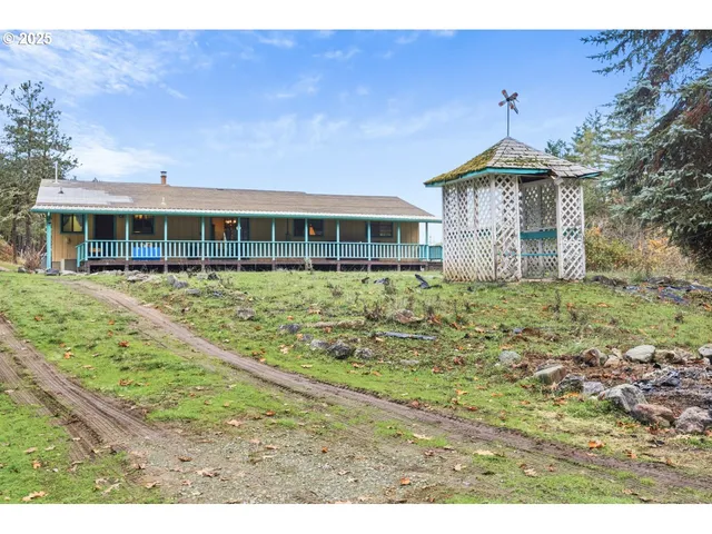 a view of a yard with an outdoor space