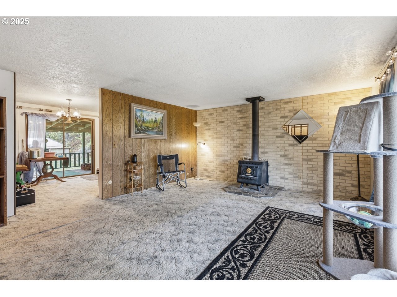2100 Boyer Road Riddle, OR 97469 - Photo 5 of 33 a view of livingroom with furniture and flat screen tv