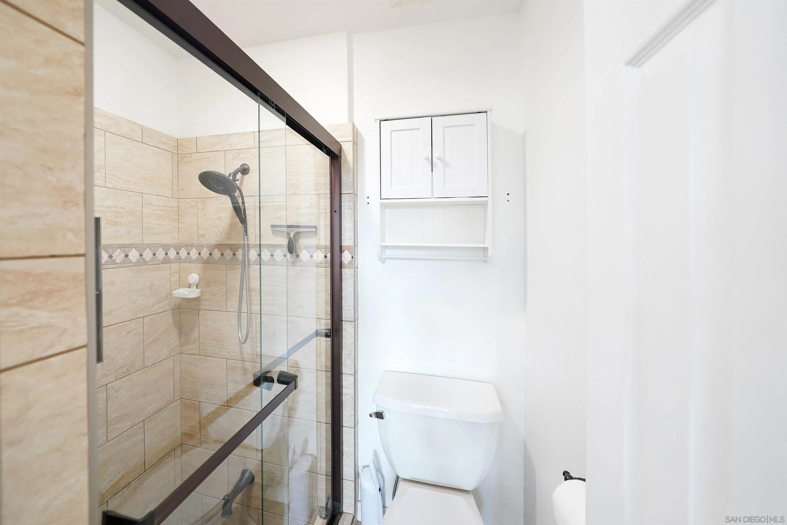 24563 Del Amo Road Ramona, CA 92065 - Photo 32 of 59 Primary Bath/Spa