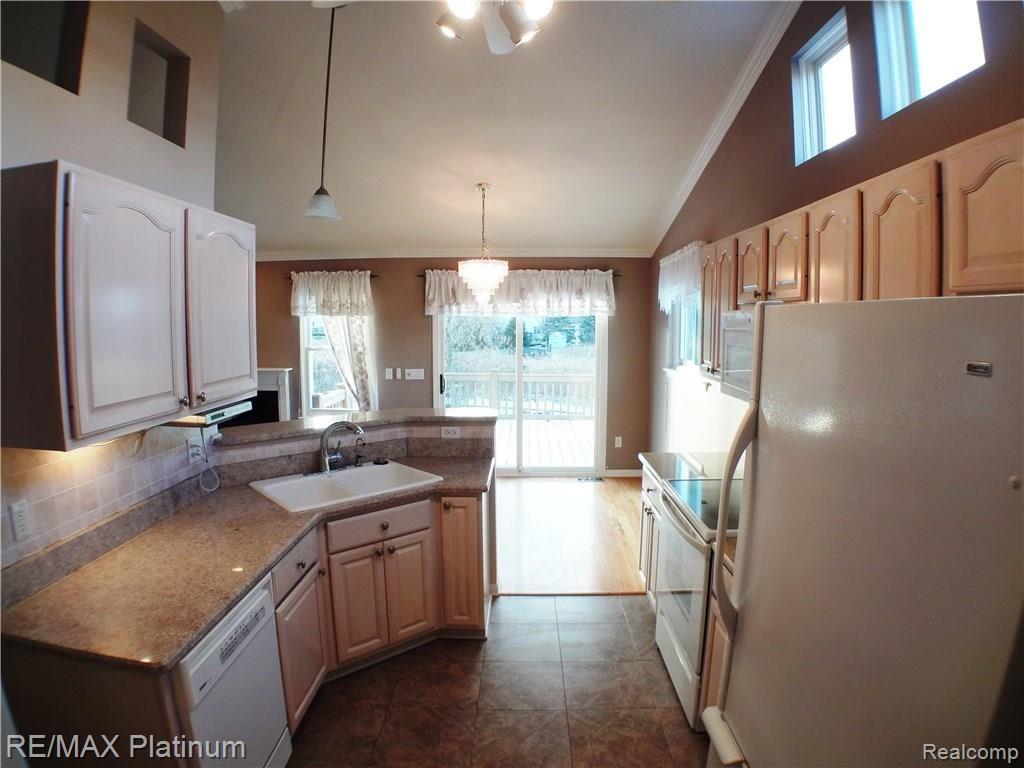 472 Lilly View Court Howell, MI 48843 - Photo 12 of 40 C:\Users\user\Dropbox\1 Listings Current\Lilly View 472\Pictures & Video\011.JPG