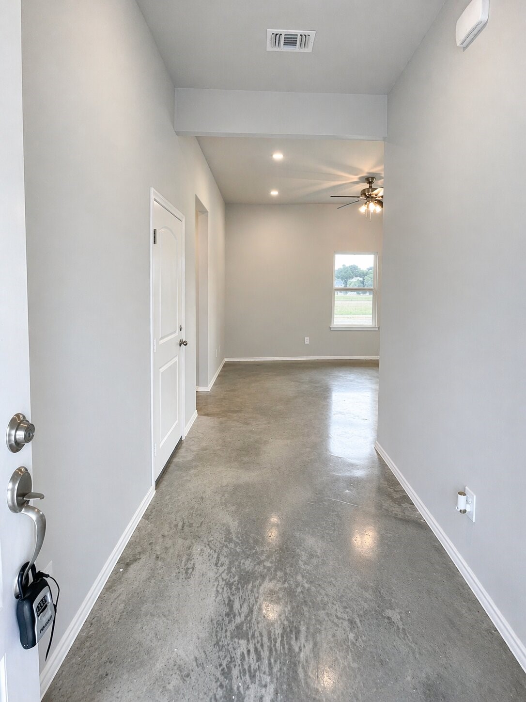 6 Greenway Drive Trinity, TX 75862 - Photo 3 of 27 a view of a hallway