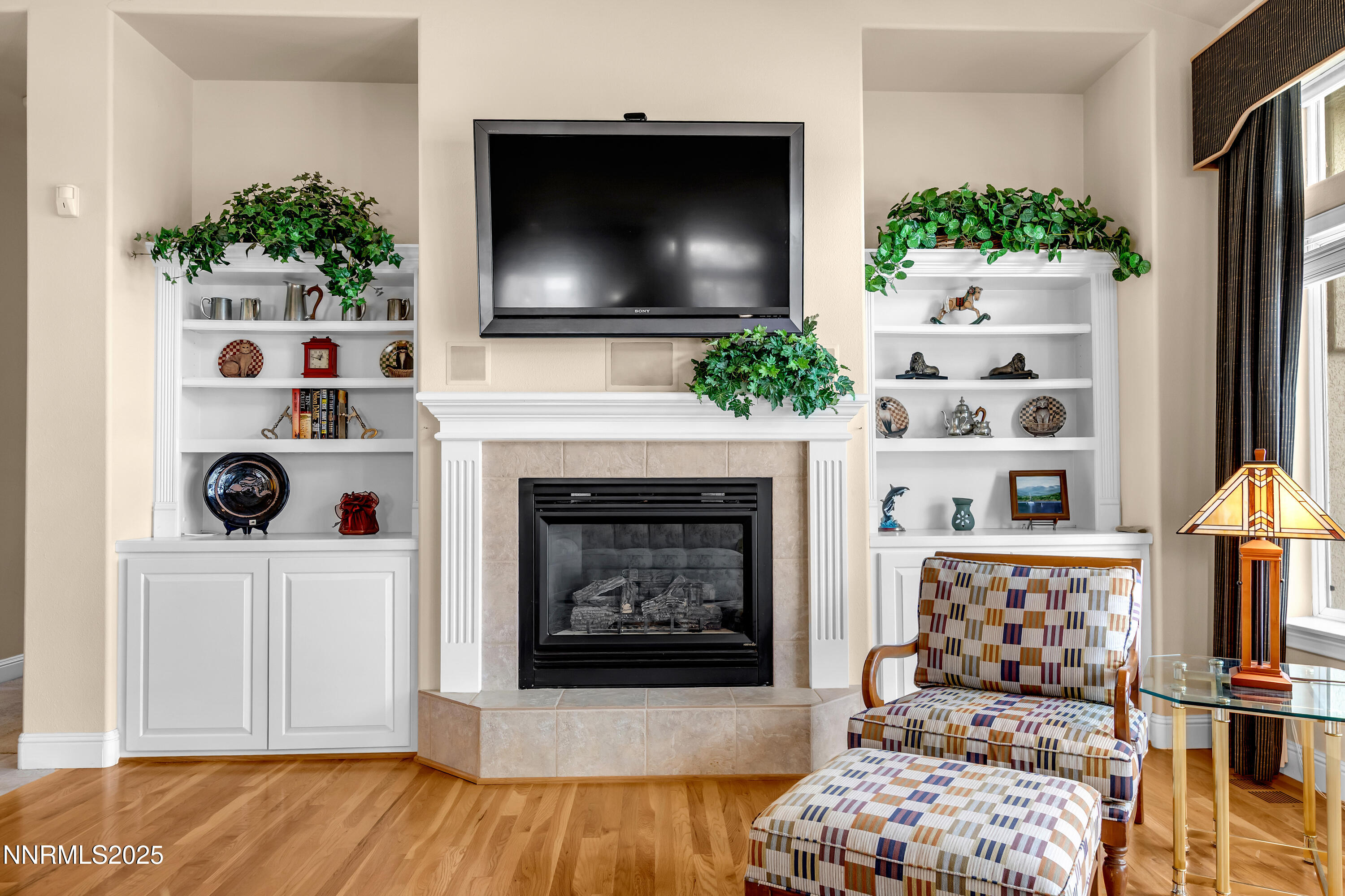 1860 Hidden Meadows Drive Reno, NV 89502 - Photo 8 of 34 HiddenMeadows1860-016