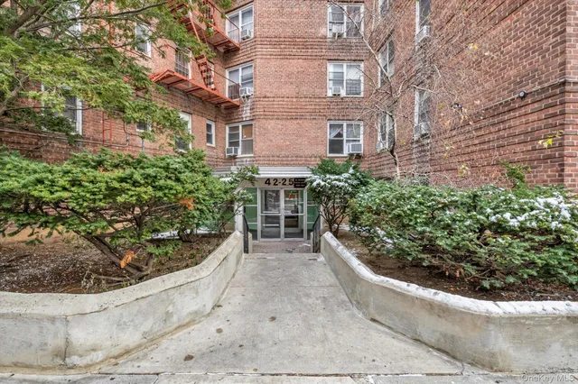 $525,000 | 42-25 80th Street, Unit 3D | Elmhurst