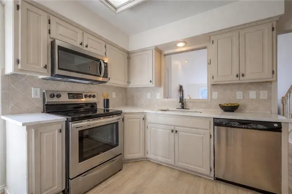 $399,900 | 9415 West 122nd Street, Overland Park, KS 66213