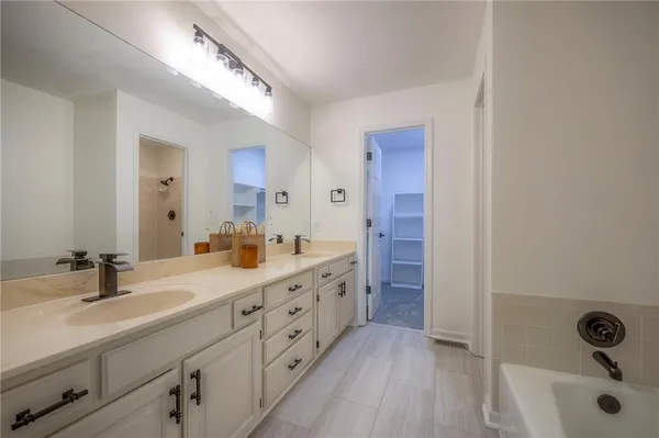 $399,900 | 9415 West 122nd Street, Overland Park, KS 66213