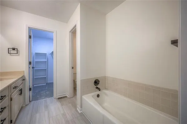 $399,900 | 9415 West 122nd Street, Overland Park, KS 66213
