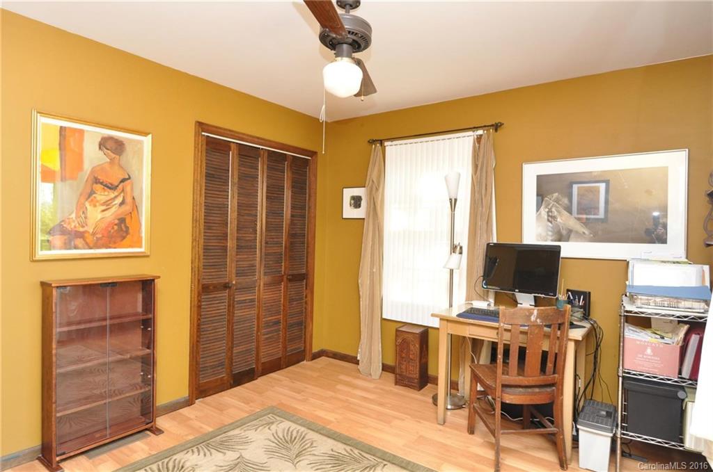 260 W Road Campobello, SC 29322 - Photo 19 of 23 a view of a livingroom with workspace and a window