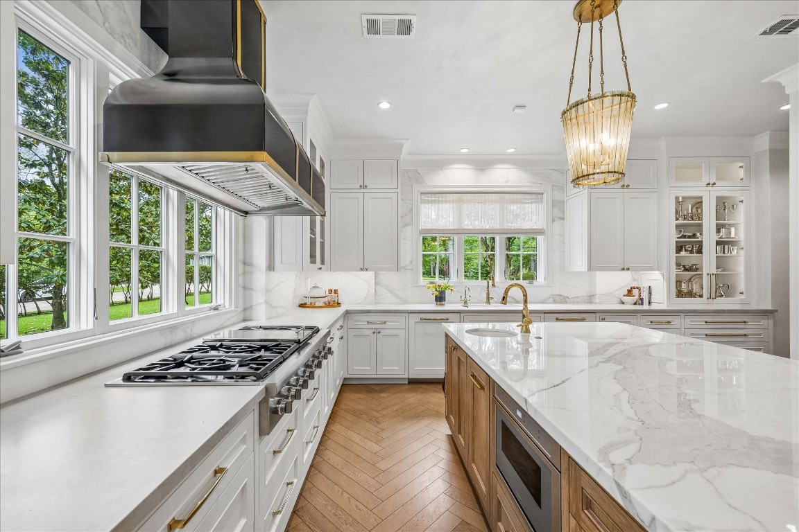 620 Hedwig Road Hunters Creek Village, TX 77024 - Photo 14 of 47 Incredible custom venthood by Lonestar Range Hood Co