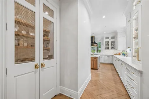 $4,295,000 | 620 Hedwig Road, Hunters Creek Village, TX 77024