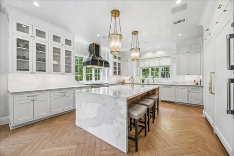 $4,295,000 | 620 Hedwig Road, Hunters Creek Village, TX 77024