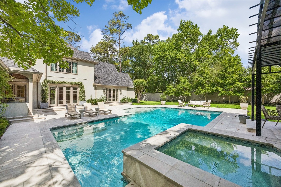 620 Hedwig Road Hunters Creek Village, TX 77024 - Photo 5 of 47 This backyard has it all! Oversized pool perfect for swimming laps, spa, pergola, putting green and more.