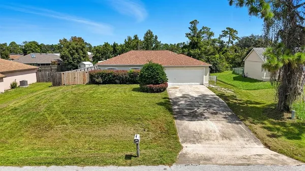 a view of a back yard of the house
