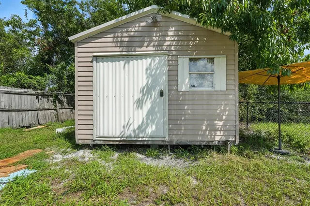 a view of a back yard of the house