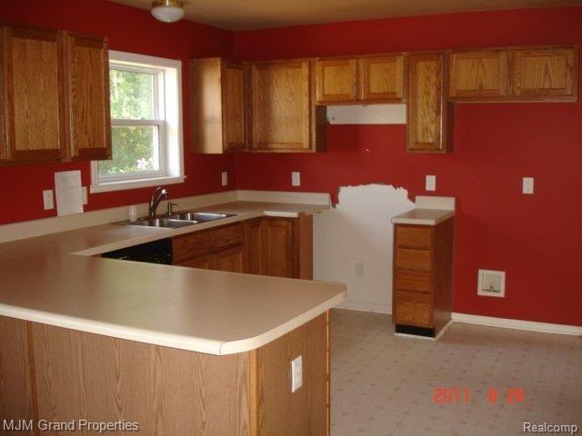22799 Bohn Road Belleville, MI 48111 - Photo 2 of 15 22799 Bohn Kitchen