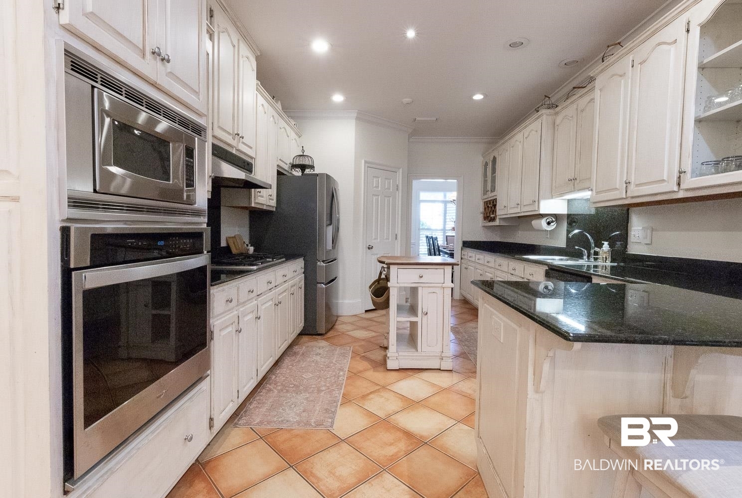 153 Old Mill Road Fairhope, AL 36532 - Photo 12 of 40 Kitchen with Gas Cooktop