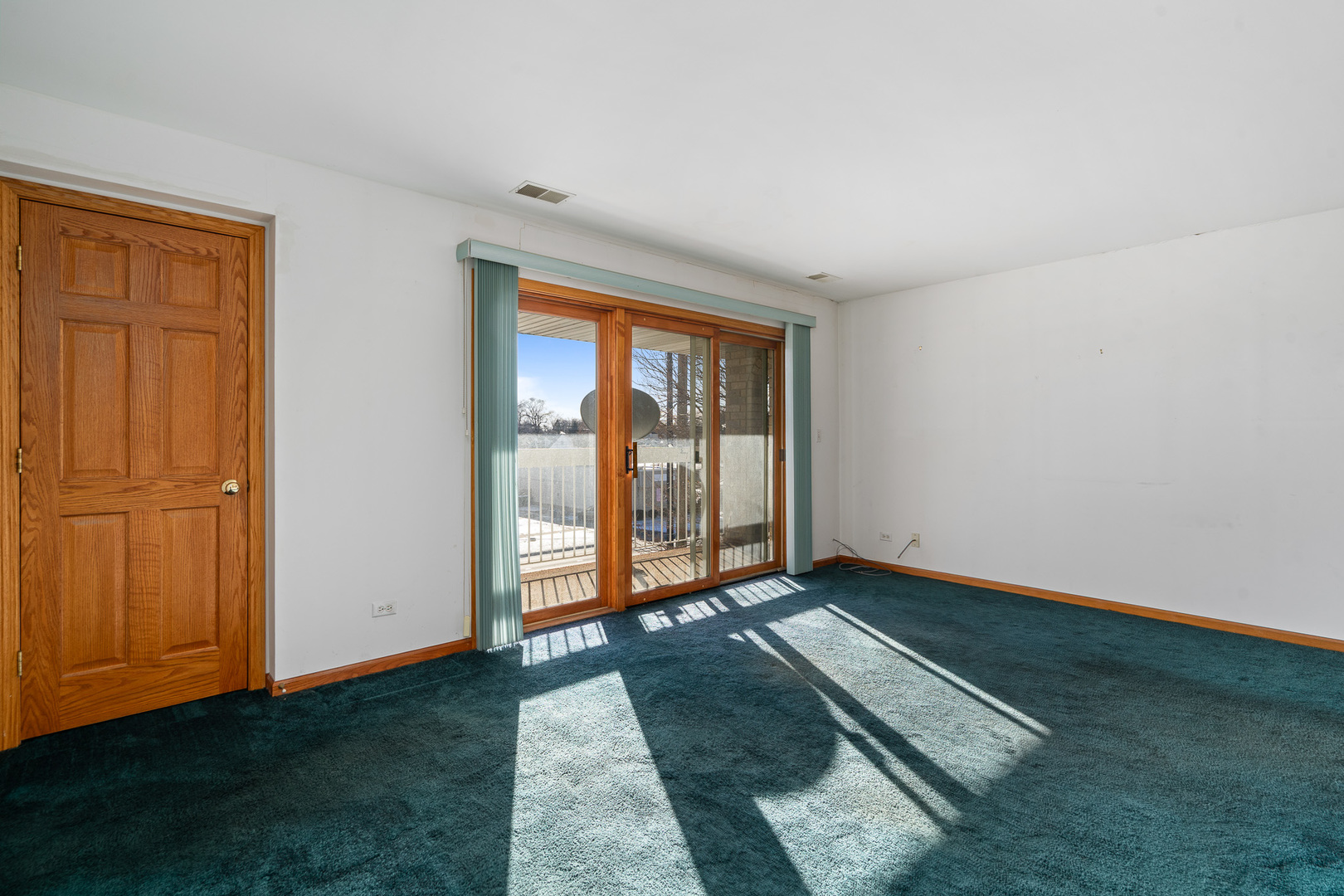 5242 West 79th Street, Unit 3D Burbank, IL 60459 - Photo 13 of 26 a view of an empty room with glass door